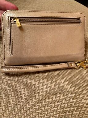Fossil Women Metallic Champagnr Beige Leather Zip ID holder Wristlet Wallet EUC
